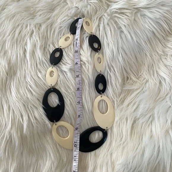 Black and white yin & Yang play dress up statement round beads plastic necklace - Picture 17 of 17